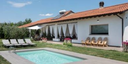 Familienfreundliche geräumige Villa mit Terrasse, Grill und privatem Pool 