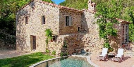 Villa mit Terrasse, Sauna und Whirlpool