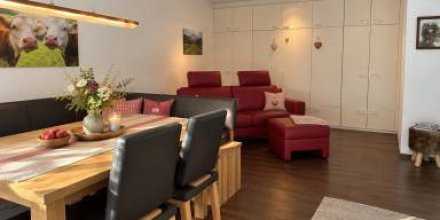 Voll ausgestattete schöne Ferienwohnung mit Garten, Terrasse und Pool 
