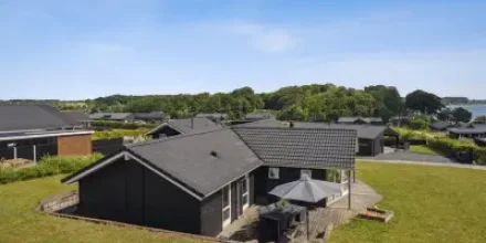 Familienorientiertes schönes Ferienhaus mit Grill, Terrasse und Sauna 