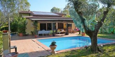 Voll ausgestattete Villa mit Grill, Garten und Terrasse 