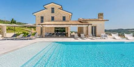 Villa mit Grill, privatem Pool und Garten 
