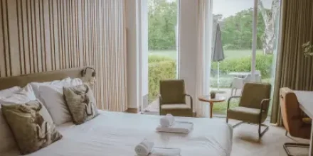 Luxuriöses Hotelzimmer für 2 Personen mit Klimaanlage, Terrasse und Blick auf die Veluwe