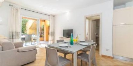 Familienfreundliche wunderschöne Ferienwohnung mit Garten, Terrasse und Pool