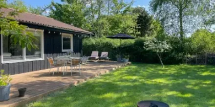 Ferienhaus mit Garten, Terrasse und privatem Pool