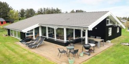 Ferienhaus mit Terrasse, Pool und Whirlpool