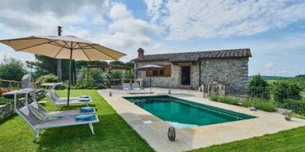 Villa mit Terrasse, Garten und Grill