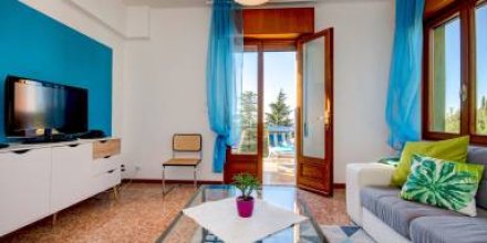Apartment mit privatem Pool, Terrasse und Garten 