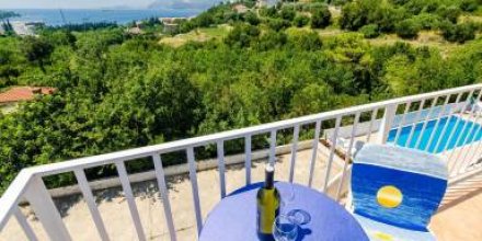 Voll ausgestattetes wunderschönes Apartment mit Pool und Terrasse 