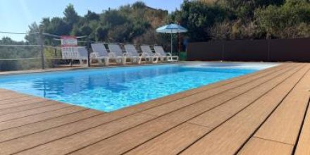 Ferienhaus mit Whirlpool, Garten und Grill 