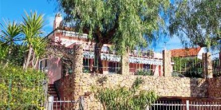 Voll ausgestattetes wunderschönes Ferienhaus mit Grill, privatem Pool und Terrasse