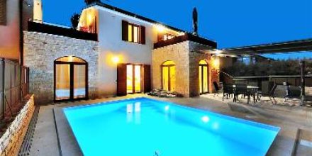 Charmante 3-Schlafzimmer-Villa mit privatem Pool in Strandnähe