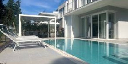 Atemberaubende Villa mit Pool- und Lagunenblick