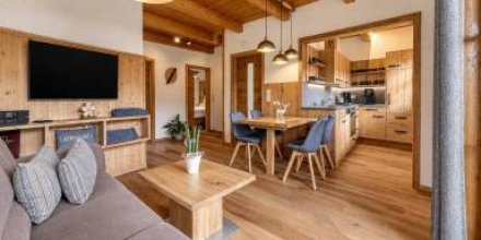 Chalet mit Whirlpool, Sauna und Garten 