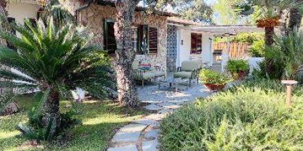 Villa mit Garten, privatem Pool und Terrasse 