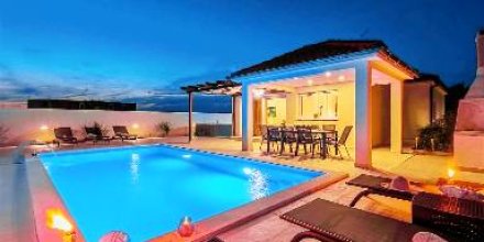 Ferienhaus mit Terrasse, Garten und privatem Pool