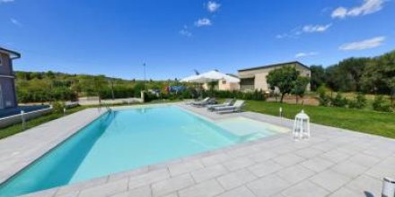 Voll ausgestattetes gemütliches Ferienhaus mit Terrasse, Grill und Garten 