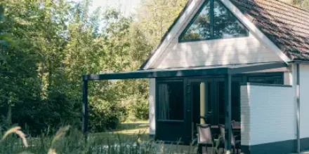 Schönes Ferienhaus mit Pool und Terrasse 