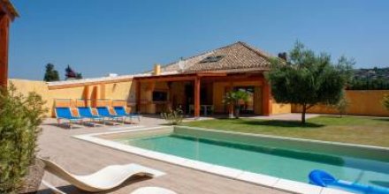 Ferienhaus mit Garten, Grill und privatem Pool