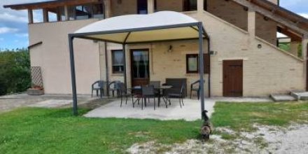 Wohnung mit privatem Pool und Garten