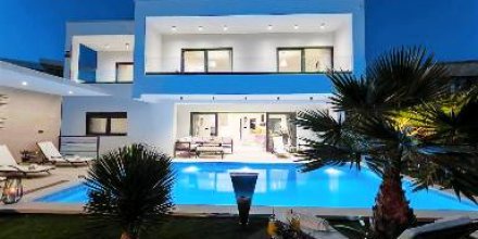 Voll ausgestattetes Ferienhaus mit Terrasse, Pool und Grill 