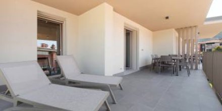 Wohnung mit Terrasse, Garten und Pool