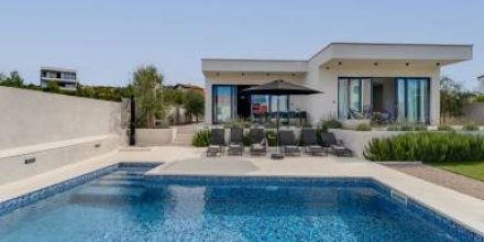 Voll ausgestattetes Ferienhaus mit Garten, privatem Pool und Terrasse 