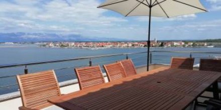 Privatzimmer mit Terrasse und Pool 