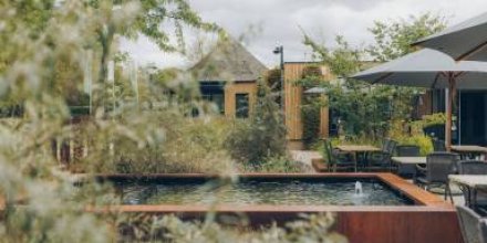 Ferienhaus mit Garten, Pool und Sauna