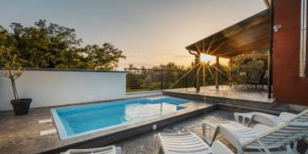 Villa Lutoma-2 BD Villa für 4 1, mit Pool und Spielplatz
