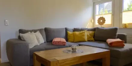 Voll ausgestattete Wohnung mit Terrasse, Garten und Pool 