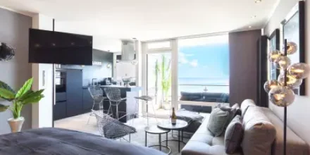 Apartment mit privatem Pool 
