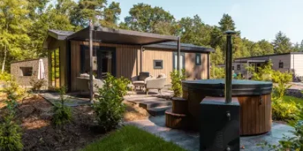 Ferienhaus mit Garten, Whirlpool und Pool