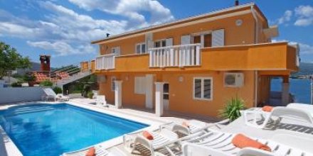 Voll ausgestattetes tolles Apartment mit Terrasse, Garten und Grill 