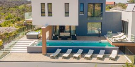Ferienhaus mit Grill, Terrasse und privatem Pool
