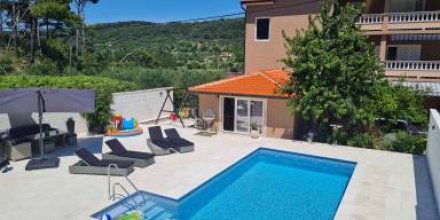 Wunderschöne Ferienwohnung mit beheiztem Pool, Grill und Garten