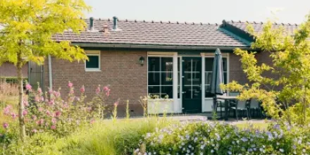 Ferienhaus mit Pool und Garten