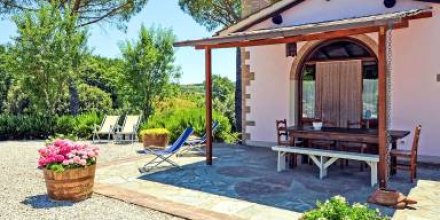 Ferienhaus mit Terrasse, privatem Pool und Garten 