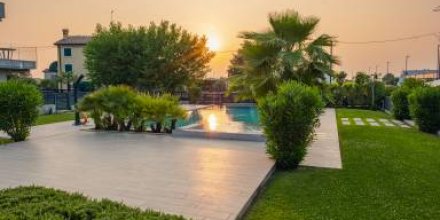Apartment mit Garten und Pool 