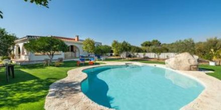 Villa mit Grill, Terrasse und Garten 
