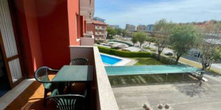 Studio mit Balkon und Pool