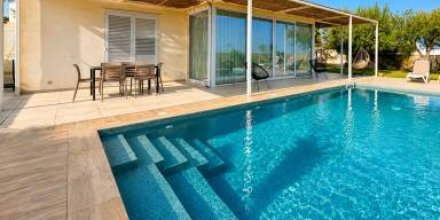 Villa mit privatem Pool, Terrasse und Grill 