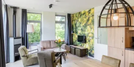 Ferienhaus mit Whirlpool, Garten und Pool