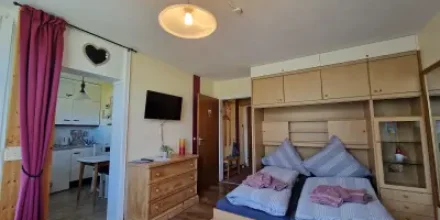 Voll ausgestattete Ferienwohnung mit Pool, Grill und Garten 