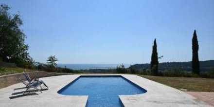Apartment mit Pool, Garten und Terrasse 