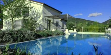 Villa am Hang mit Pool und Jacuzzi - Frasassi-Höhlen