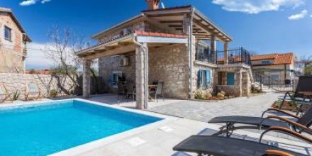 Steinhaus Ferienwohnung mit privatem und beheiztem Pool