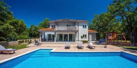 Familienfreundliche wunderschöne Villa mit privatem Pool, Garten und Grill 