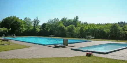 Familienfreundliches Ferienhaus mit Garten, Grill und beheiztem Pool 