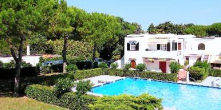 Familienorientierte Wohnung mit Garten, Pool und Terrasse 